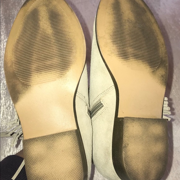 Adorable light gray/beige fringe booties - Picture 4 of 4